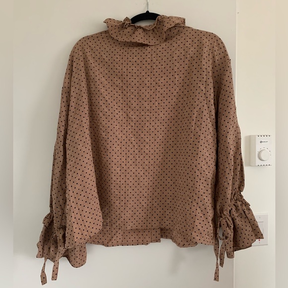 Silky blouses with ruffle collar - Picture 4 of 4